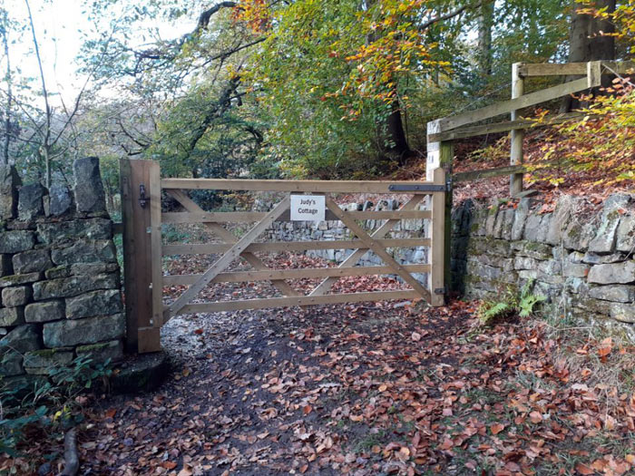 Gate